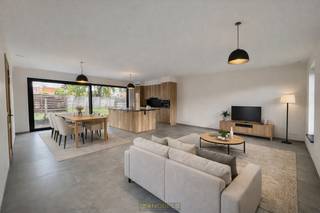 De woning werd recent gebouwd met aandacht voor de HEDENDAAGSE ENERGIENORMEN en het gebruik van kwaliteitsvolle materialen. Dankzij de warmtepomp...