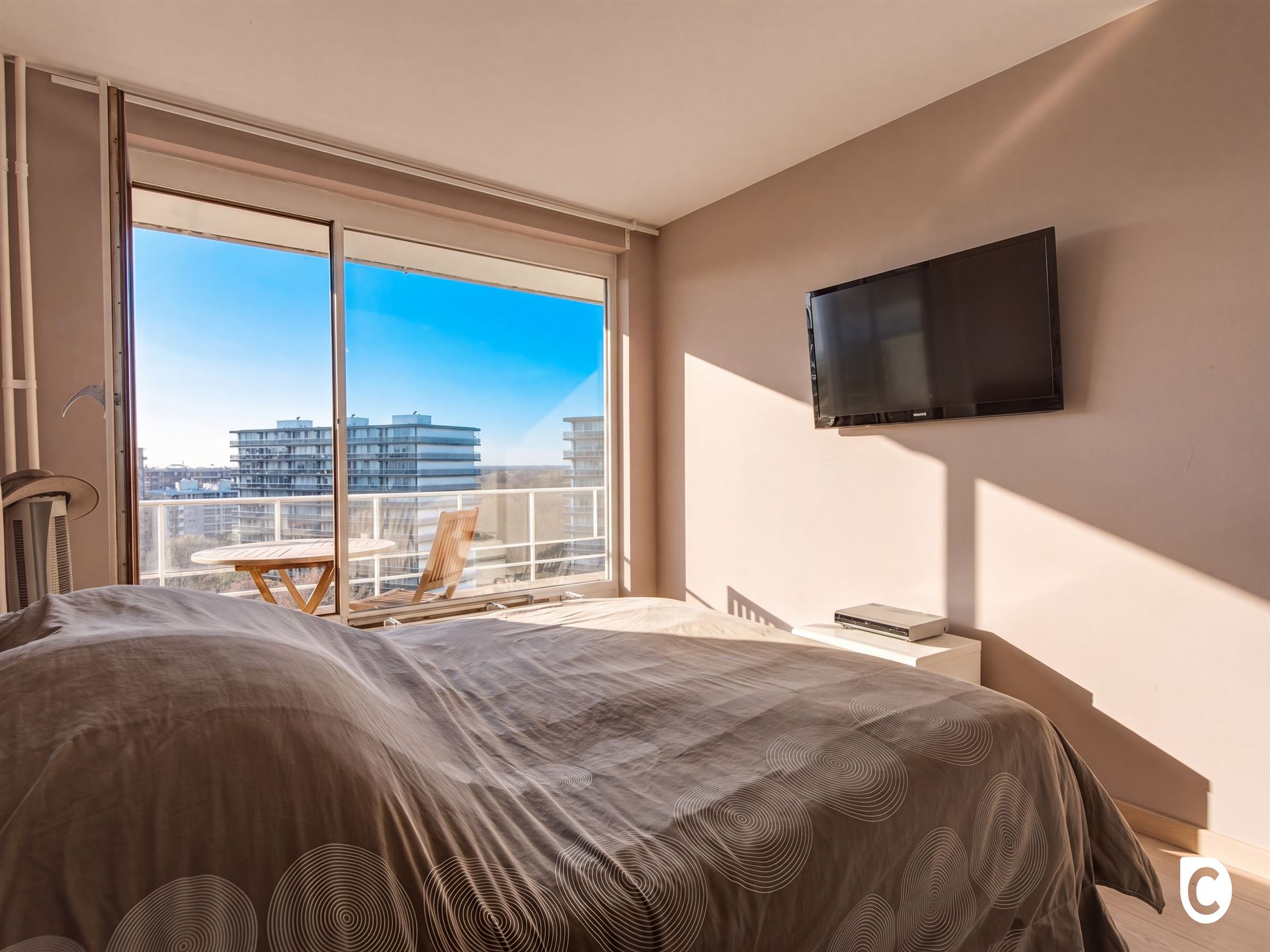 Instapklaar 2 slaapkamer appartement met groot terras! - foto 5