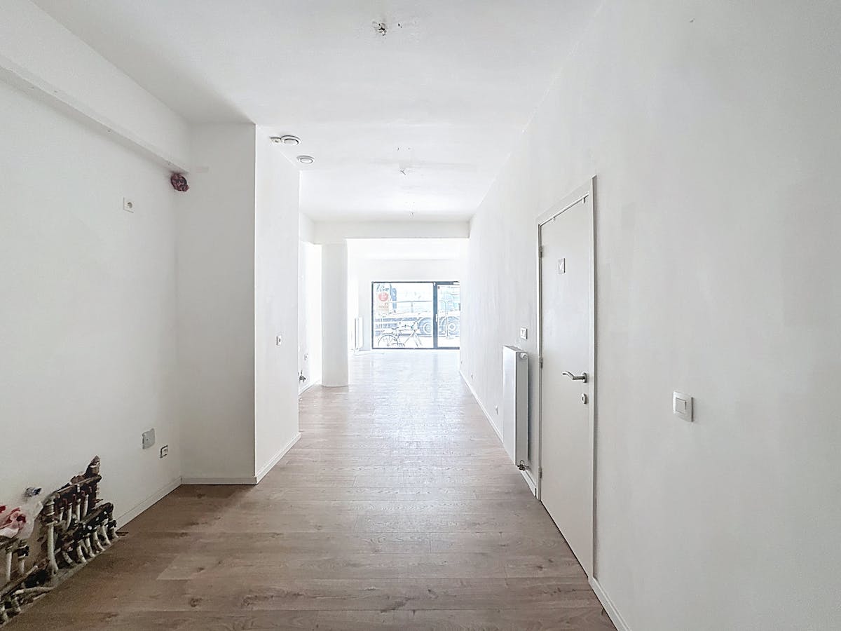 Te koop: Vernieuwd handelspand met toplocatie in Oostende! - foto 3