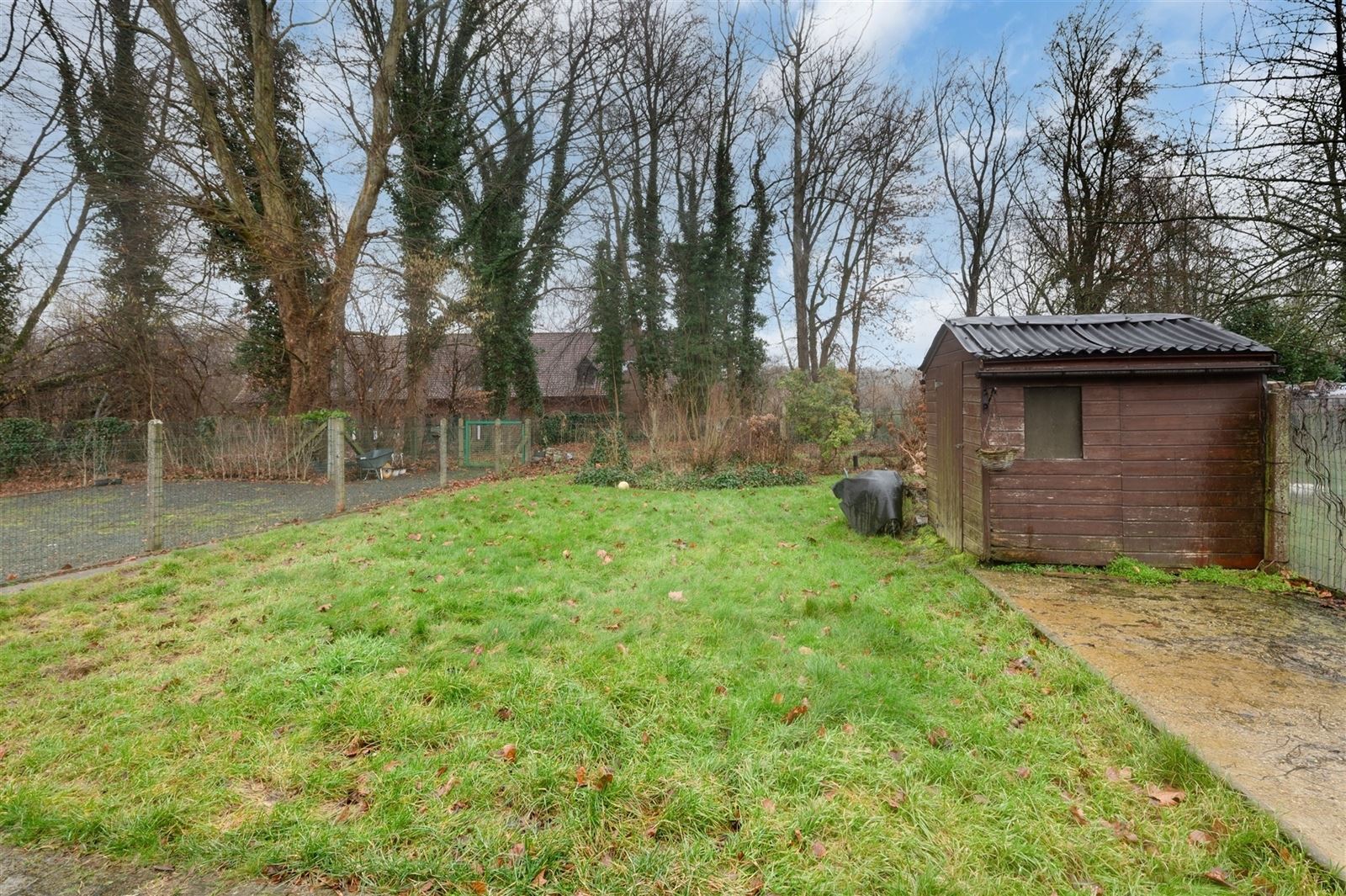 Te renoveren gezinswoning met garage en tuin op 7are55 - foto 3