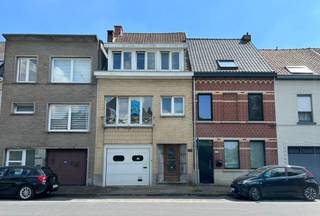 Op te frissen bel-etage met zuidgericht terras en tuin. Deze uitstekende eigendom bevindt zich net buiten het centrum van Ronse en...