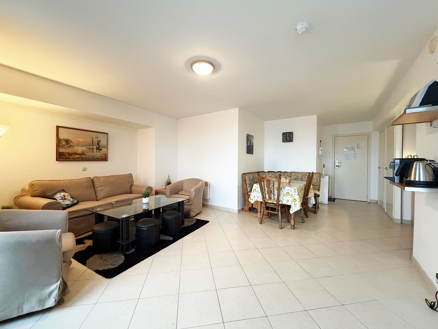 Gemeubeld 1-slaapkamer appartement met 2 terrassen op de Zeedijk van Blankenberge - foto 1