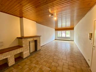 Voor meer info of bezoek bel 02/884.23.26 - Vlak bij het centrum van Ternat bevindt zich dit appartement met 2 slaapkamers, gelegen op de...