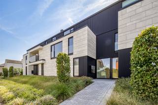 Op een uitstekende locatie in Hasselt bevindt zich dit exclusieve penthouse, waar comfort, klasse en verfijning samenkomen. Afgewerkt met...