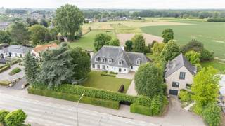 Deze exclusieve villa met praktijkruimte is gelegen op een prachtig stuk grond van maar liefst 2.600m². Zowel de woning als de tuin zijn steeds...