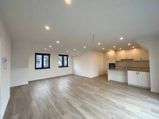 Gelegen in het centrum van Pulderbos  op de 2de verdieping. Dit  prachtig afgewerkt nieuwbouw appartement beschikt over:- een inkomhal- gastentoilet...