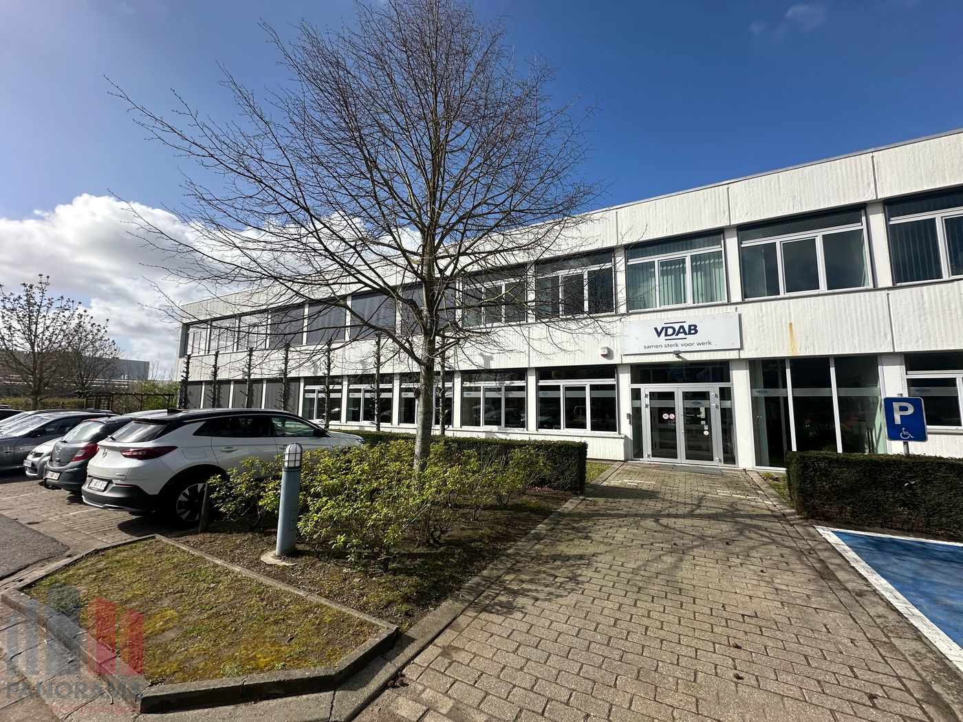 Multifunctioneel bedrijfscomplex van 7.700 m² op terrein van 15.000 m² - Industriezone Wevelgem-Zuid - foto 4