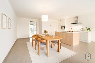 Deze kwalitatieve moderne energiezuinige architectenwoning met grote tuin is TOPgelegen in een groene omgeving, genietend van alle rust &...