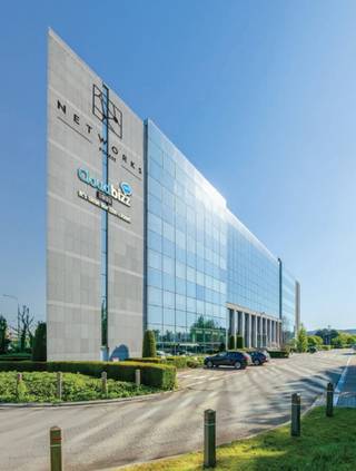 Très bel ensemble de bureaux idéalement et stratégiquement situé à proximité immédiate de la E19, du centre-ville et du Ring de Bruxelles...