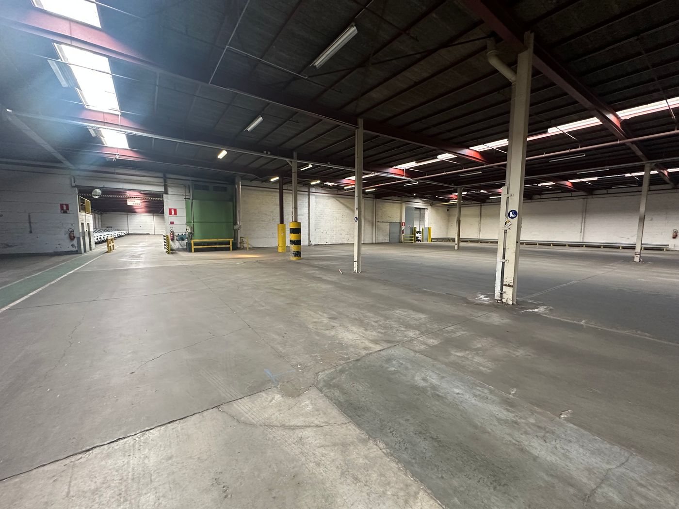 MAGAZIJNRUIMTE VAN 7.298 M² TE HUUR - photo 5