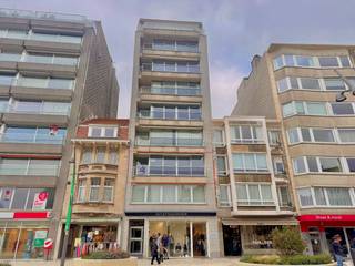 Appartement rénové avec finitions luxueuses au cœur de La Panne.Hall d'entrée, cuisine ouverte et équipée, living lumineux avec terrasse, salle de...