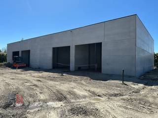 Nieuwbouw KMO-unit te koop met een oppervlakte van 360 m² en 4 privatieve parkeerplaatsen.De lood maakt deel uit van “Apollo”, een gloednieuw...