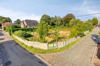 Bouwgrond te koop – 11a43 voor halfopen bebouwing in GoetsenhovenIn de rustige en groene Konijnenbergstraat te Goetsenhoven bieden wij een prachtig...