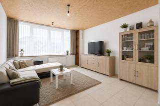 Instapklaar appartement met uitstekende energiescore (EPC A) gelegen in de Savooistraat 33 te Ninove. Dit lichtrijke appartement is momenteel verhuurd aan een zeer correcte en stipte huurder, wat zorgt voor een onmiddellijke maandelijkse opbrengst van €515. Ideaal als zorgeloze investering met stabiel rendement.<br /><br />Het appartement beschikt over een ruime leefruimte met open keuken, een aparte slaapruimte en een praktische badkamer. Dankzij de aanwezige lucht-lucht warmtepompen geniet u zowel van verwarming als koeling, wat het wooncomfort aanzienlijk verhoogt. Bovendien zijn er zonnepanelen aanwezig, wat resulteert in lage energiekosten en een uitstekende EPC-score A.<br /><br />Extra troeven:<br /><br />* Conforme en energiezuinige investering<br />* EPC A<br />* Warmtepompen (verwarmen &amp; koelen)<br />* Zonnepanelen aanwezig<br />* Goede verhuurbaarheid<br />* Correcte huurder aanwezig<br />* Centrale ligging nabij winkels, openbaar vervoer en invalswegen<br /><br />Interessante opportuniteit voor investeerders die op zoek zijn naar een direct renderend appartement met toekomstgerichte technieken. Of iemand zoekende naar een betaalbare eigen woonst