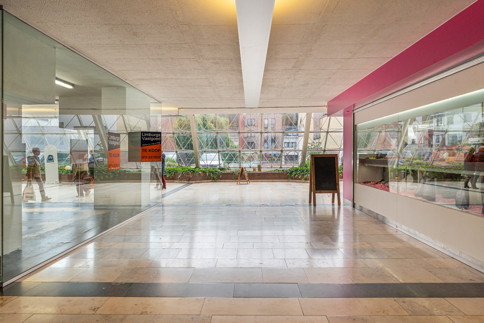 Commercial à louer à Genk - photo 3