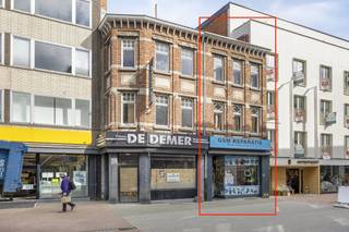 In the absolute top location of the bustling Demerstraat, we offer this exceptional commercial property. Located at number 77, this building is located in the city's main shopping street, characterized by a constant flow of visitors and a strong commercial dynamic.<br /><br />The ground floor has a spacious commercial area of no less than 276 m², with a wide and attractive display case that ensures maximum visibility. Thanks to the large windows, the building enjoys an abundance of natural light, which contributes to a pleasant and inviting shopping experience.<br /><br />This property is suitable for various commercial uses and is an excellent opportunity for investors. It is currently rented to a stable tenant until 2030, which guarantees a carefree and immediate return.<br /><br />Advantages:<br /><br />- Absolute A-location in the center of Hasselt<br />- Spacious commercial area (m²)<br />- Large display case with excellent visibility<br />- Lots of natural light<br />Long-term lease agreement until 2030<br />- Stable return <br />- Surrounded by established retailers and restaurants<br /><br />A rare opportunity to invest in commercial real estate in a prime location.<br /><br />If you are interested or would like to visit, please contact us at +32 470 85 30 84.<br /><br /><br />Register of measures: no