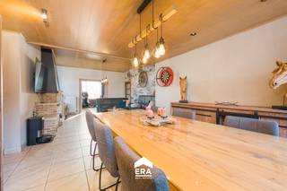 Landelijke woning met een functionele loods van 140 m² en dit op een totaal oppervlakte van 1.524 m².Woning is voorzien van modern comfort, oa...