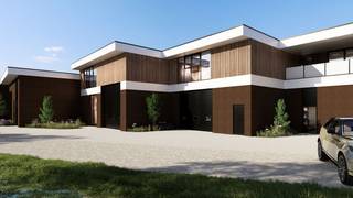 Gloednieuwe KMO-unit van 129 m² gelegen te Evergem. De unit maakt deel uit van het project 'Bizzpark Doornzele', een project gekenmerkt door duurzaamheid en architectuur. Er is bovendien een optie om een extra verdieping van 31 m² te realiseren, bespreekbaar op aanvraag, ideaal als kantoor of extra opslagruimte. Deze unit is uitgerust met een automatische sectionale poort en heeft een vrije hoogte van 6,5 meter. De unit is volledig geïsoleerd en afgewerkt met een polybetonvloer met een draagkracht van 2,5 ton/m² permanente belasting. De ruimte is ook voorzien van een lichtstraat met geïntegreerd rookluik, een elektrische aansluiting van 3 x 400V + N met een stroomsterkte van 40A. Elke unit beschikt tevens over een regenwaterput van 5.000 liter. Zonnepanelen kunnen nog optioneel worden voorzien, afhankelijk van de noden van de gebruiker. De omgeving van het gebouw wordt volledig aangelegd met groenvoorziening. Verplichte aankoop van één autostaanplaats, extra staanplaatsen mogelijk alsook mogelijkheid voor wachtbuizen voor het plaatsen van een laadpaal.<br /><br />De ligging in Evergem zorgt voor een uitstekende bereikbaarheid, op slechts 2 km van de R4, wat een vlotte verbinding biedt naar zowel de E34 richting Antwerpen/Knokke als de E40 richting Brussel en Oostende.<br /><br />Heeft u interesse of wenst u graag meer details over deze KMO-unit? Aarzel dan niet om contact op te nemen met PANORAMA B2B voor bijkomende informatie, gedetailleerde plannen of om een vrijblijvend plaatsbezoek in te plannen. U kunt ons bereiken op het nummer 0477 02 09 02.<br />Indien u op zoek bent naar een andere oppervlakte, staan wij ook klaar om u verder te helpen. Neem gerust contact met ons op voor meer mogelijkheden.