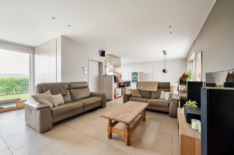 Instapklare halfopen gezinswoning met prachtig verzicht en opslagmogelijkheden te Lendelede - foto 5