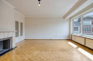 Disposition : - hall d'entrée avec toilettes invités- un espace de vie lumineux avec de grandes fenêtres- cuisine équipée- balcon - 2 chambres-...