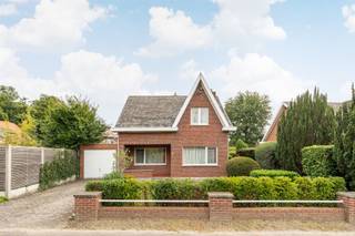 Vrijstaande woning met 3 slaapkamers, vernieuwde keuken en badkamer en garage.Ontdek deze prachtige woning in Bonheiden, waar ruimte en comfort...