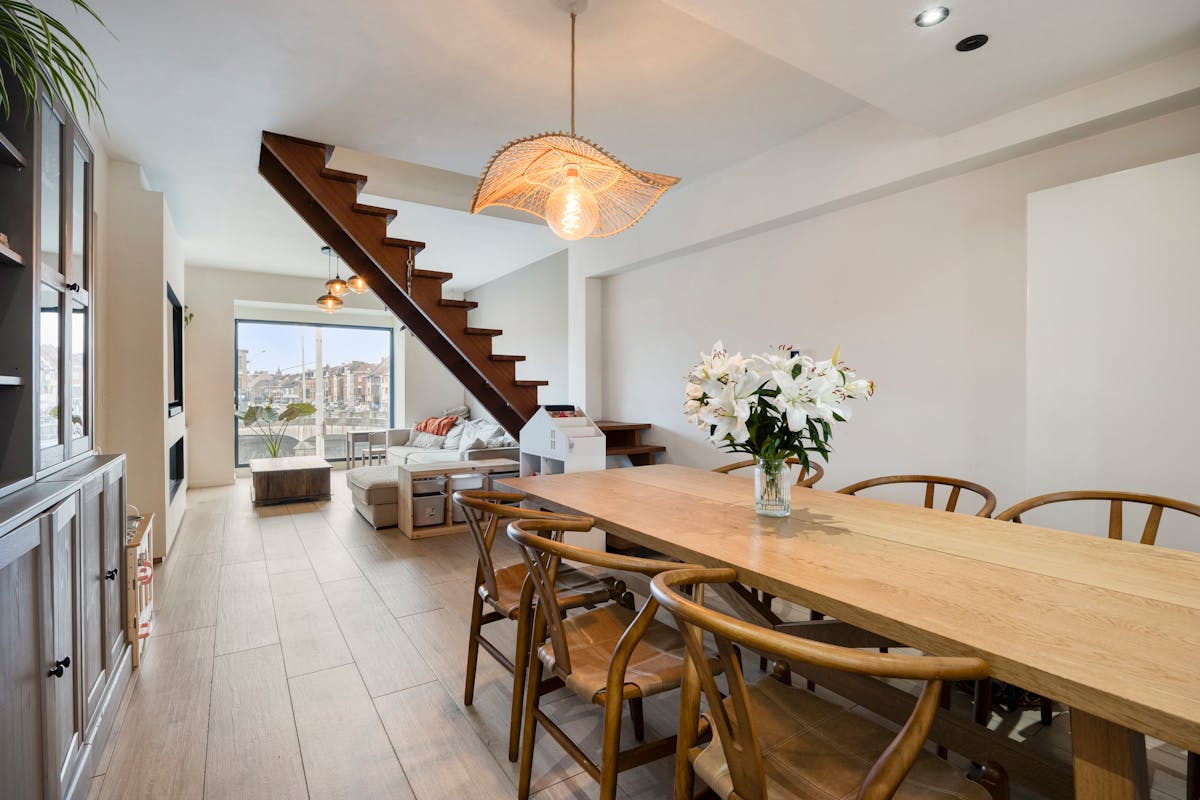 Stijlvol en praktisch gerenoveerd huis met garageopties - foto 3