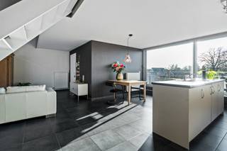 In de rustige Processiestraat 31, een éénrichtingsstraat parallel aan de Dorpsstraat van Sint-Lenaarts, bevindt zich dit verzorgd...