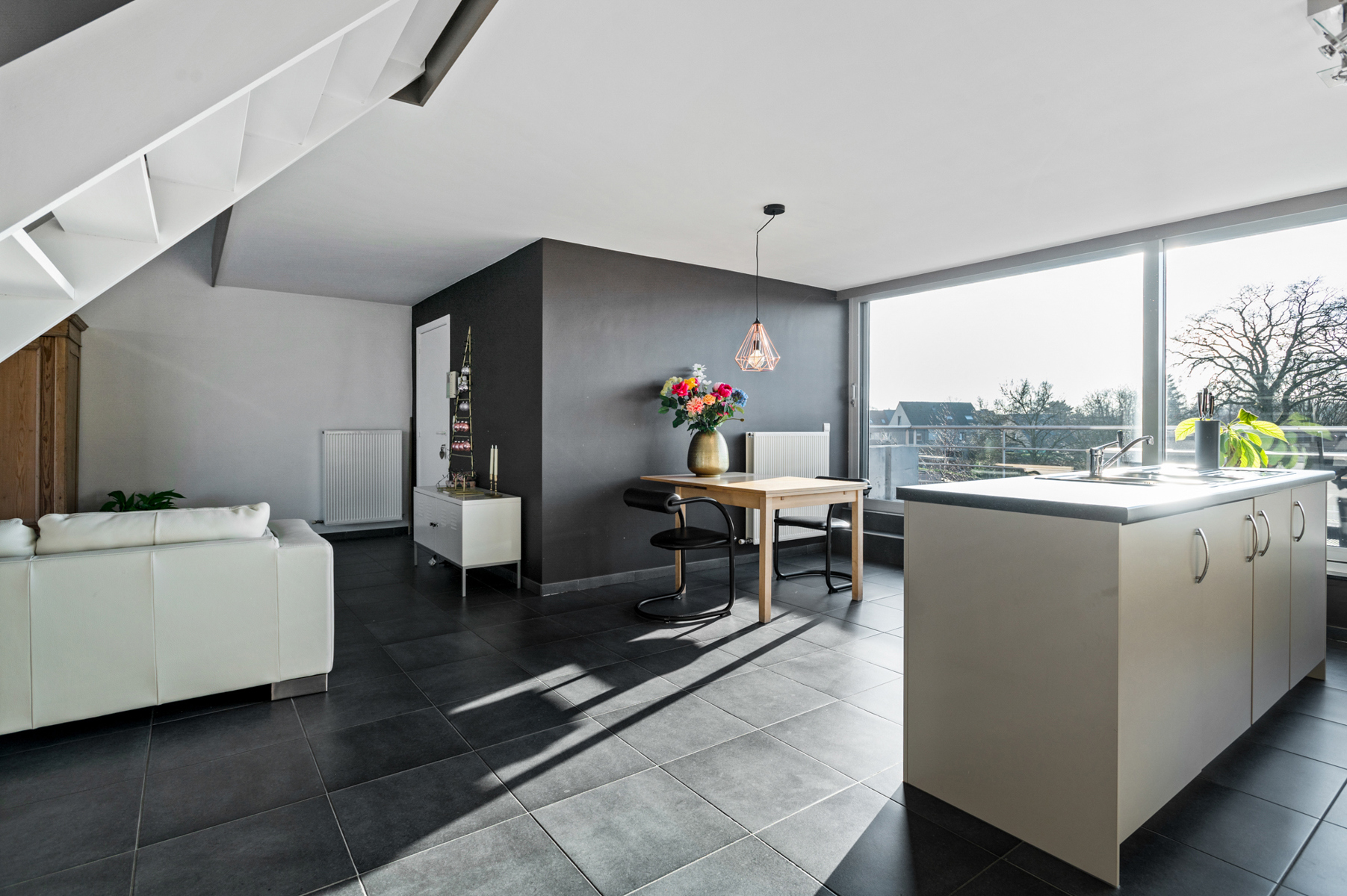 Lichtrijk dakappartement in hartje Sint-Lenaarts - foto 3