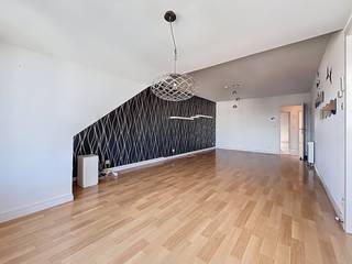 LOCATION: This apartment is located in the center of Eeklo. Close to shops, restaurants and schools. All access roads are also easily...