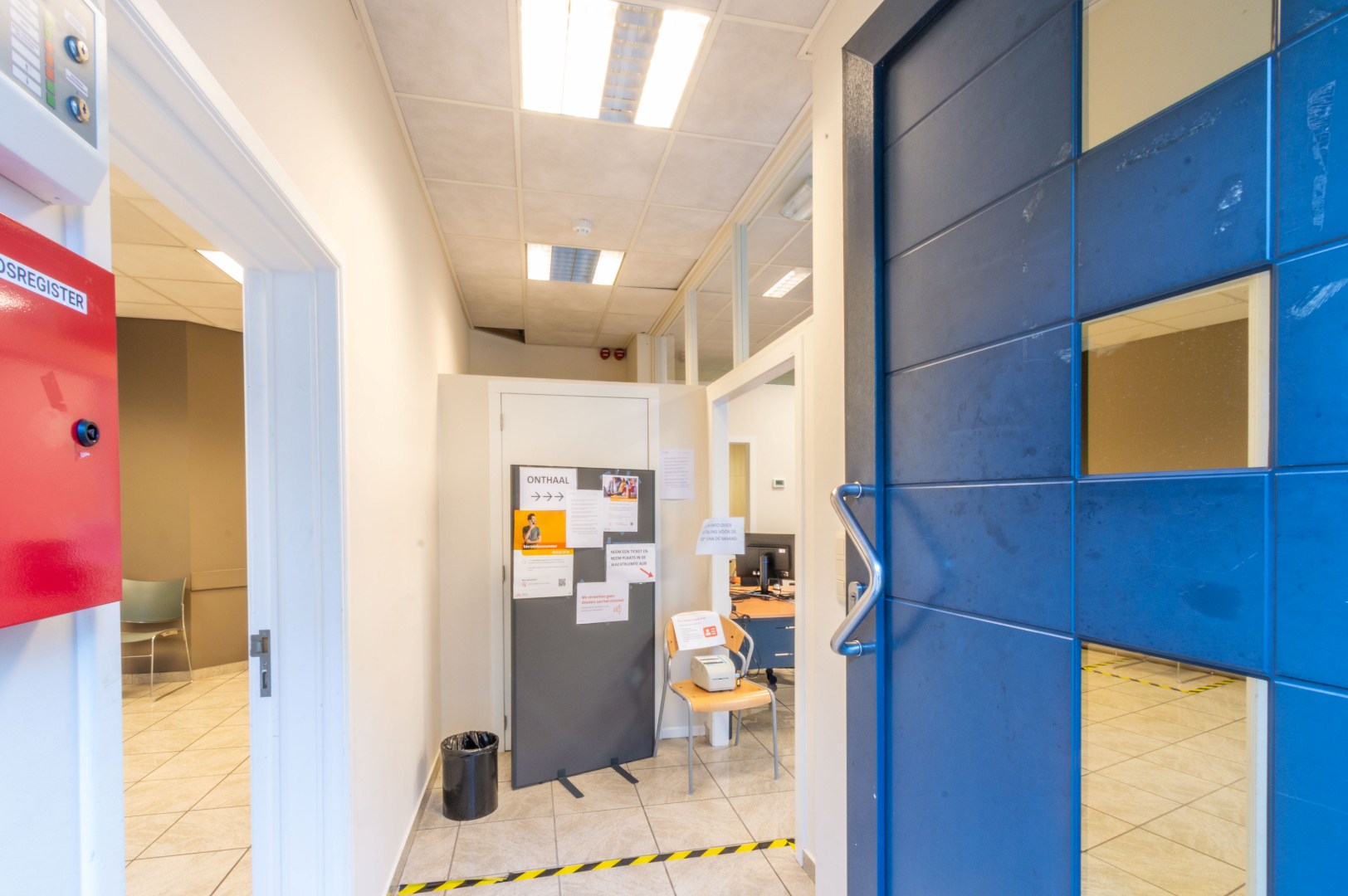 Recent en lichtrijk handels-/kantoorgelijkvloers ! - foto 4