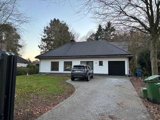 Prachtige vrijstaande woning, gelegen in een kindervriendelijke woonomgeving, opwandelafstand van scholen en natuurdomein De Mik.In 2019-2020 van...