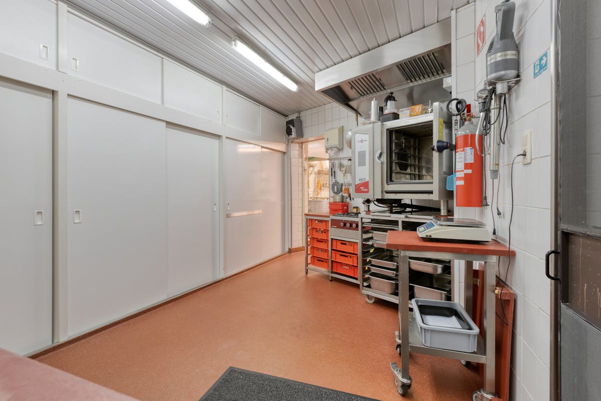 Zeer goed onderhouden handelshuis met handelsruimte en magazijn in centrum Overpelt te koop - foto 5