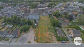 WETTEREN - Op zoek naar een bouwgrond op een centrale locatie? <br /><br />Op de Noordlaan in Wetteren bieden wij deze gesloten bouwgrond te koop aan. Een mooie opportuniteit voor wie op zoek is naar een perceel om een eigen woning te realiseren.<br />De ligging combineert een vlotte bereikbaarheid met de nabijheid van winkels, scholen, openbaar vervoer en andere dagelijkse voorzieningen.<br />Dankzij de ligging in een gesloten bebouwing biedt het perceel mogelijkheden voor wie een woning wil bouwen die optimaal gebruikmaakt van de beschikbare ruimte.<br /><br />Bouwvoorschriften in een notendop:<br />Gesloten bebouwing<br />Bouwdiepte: 16 m (gelijkvloers) en 12 m (verdieping)<br />Max. kroonlijsthoogte: 6m bij hellend dak <br /><br />Een unieke kans om te bouwen in een goed bereikbare buurt!<br /><br />Graag meer info? Contacteer ons via 053/60.65.60.