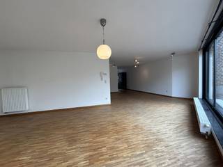 <p>We are delighted to offer this duplex apartment on Tervuursestraat! The building is located near some extremely interesting landmarks—just a stone’s throw from Gasthuisberg, Imec … and right next to the historic city center.<br /><br />The apartment is located on the first floor of the building and includes: an entryway with a guest restroom, a living area with a fully equipped kitchen offering direct access to the spacious and sunny terrace. Additionally, this apartment features two bedrooms, a bathroom, and a storage room with a connection for a washing machine. <br /><br />Want more information or to schedule a viewing? Contact us today at verhuur@connect-immo.be or 0470 59 65 44 <br /><br />Rent: €1,320 (including €80 for common area fees) + utilities <br />Available starting 09/01/2026! <br />EPC: 109.85 kWh/m² per year</p>