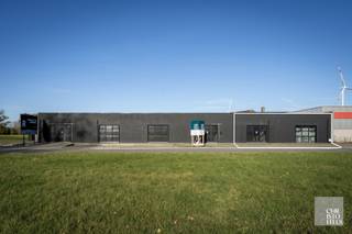 TROEVEN:- Goede visibiliteit / Goede bereikbaarheid- 6 parkeerplaatsen- Gerenoveerd in 2020- Gepolierde betonvloer bedekt met vinyl- Airconditioning-...