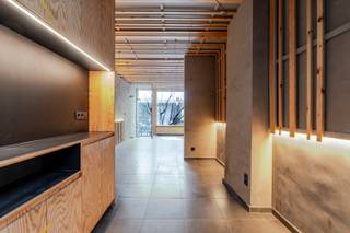 andelshuis te koop in historische binnenstad van Leuven.
<p>Omvattende: Gelijkvloerse handelsruimte (56m²) met hoog plafond (3m) en achterliggende keuken en atelier. 1e verdieping: open trap, sanitaire ruimtes en grote voorplaats en open ruimte in het centrale gedeelte. 2e verdieping: twee slaapkamers van 12m² en 13m². 3e verdieping: ingerichte badkamer. kelder: ruime kelder van 30m² met tellers.</p>
<p> </p>
<p>Pand met woonst op commerciële topligging in hartje Leuven.</p>
<p> </p>
<p> </p>