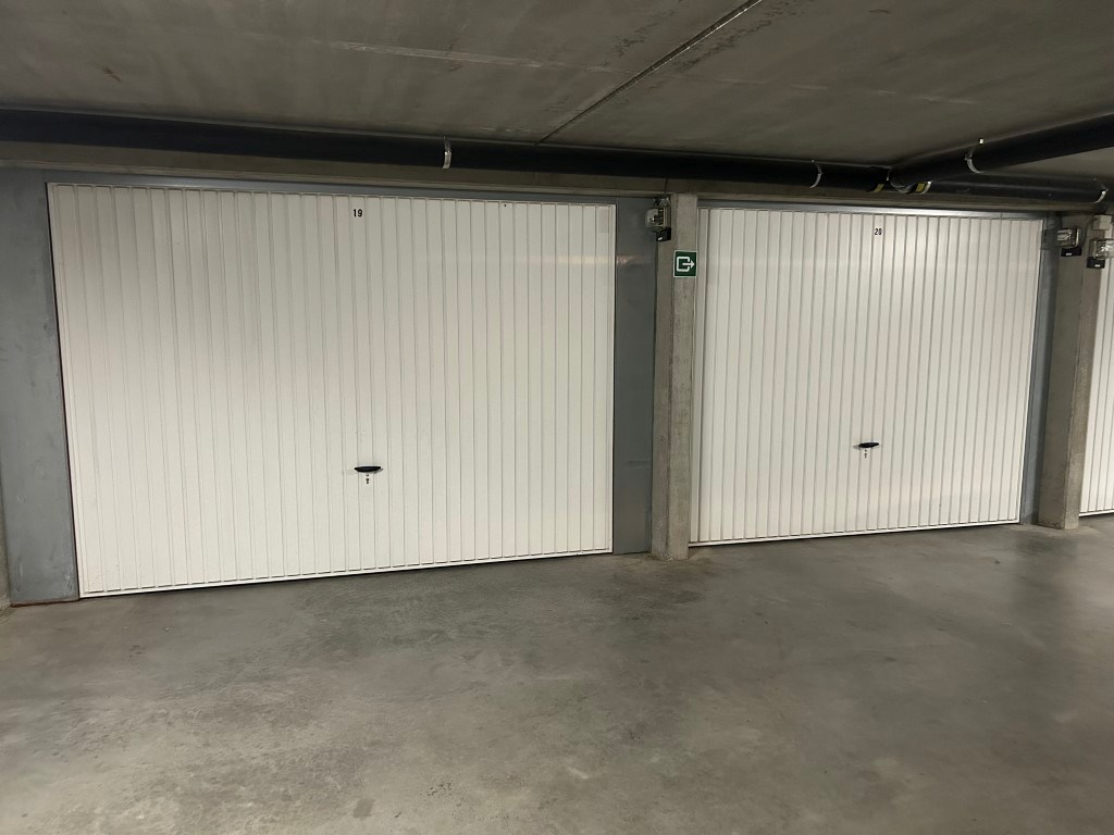 Afgesloten gelijkvloerse garagebox - foto 1