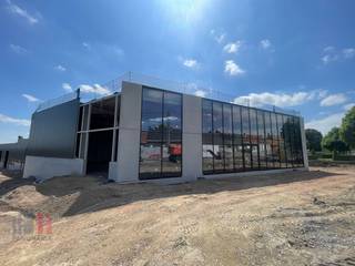 Deze nieuwe KMO- unit/showroom  van 419 m² met 6 privatieve parkeerplaatsen maakt deel uit van de nieuwbouw state-of-the-art bedrijvenpark ''MG...