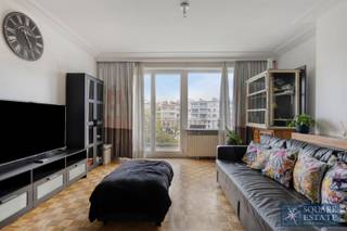 <p><span>Square Estate biedt u dit mooie appartement aan, dat ideaal is ingedeeld en ruime kamers heeft. </span></p><p><span> </span></p><p><span>Het is als volgt ingedeeld: een lichte woonkamer, een aparte keuken, drie slaapkamers en een badkamer.</span></p><p><span>U kunt ook genieten van een gezellig terras.</span></p><p><span> </span></p><p><span>Bij de woning hoort een kelder, die extra opbergruimte biedt.</span></p><p><span> </span></p><p><span>Mogelijkheid om een extra garage aan te kopen voor  25.000.</span></p><p><span> </span></p><p><span>Voor meer informatie of om een bezichtiging te regelen, kunt u contact met ons opnemen via 02/460.42.01 of per e-mail op het volgende adres: lk@square-estate.be</span></p>
