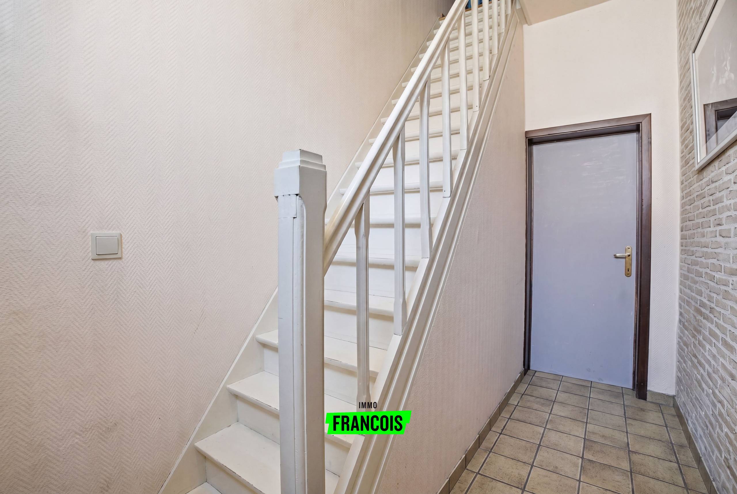 Rijwoning met uitweg in centrum Poperinge - foto 2