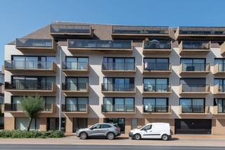 De garagebox is gelegen op verdieping -2 van de residentie De Boeie, met ingang via Koninginnelaan 60 Middelkerke en uitgang via de...