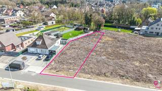 Deze ruime en rustig gelegen bouwgrond heeft een oppervlakte van 6a54 , is gelegen op de Weg naar de Grauwe Steen lot 1, en heeft als...