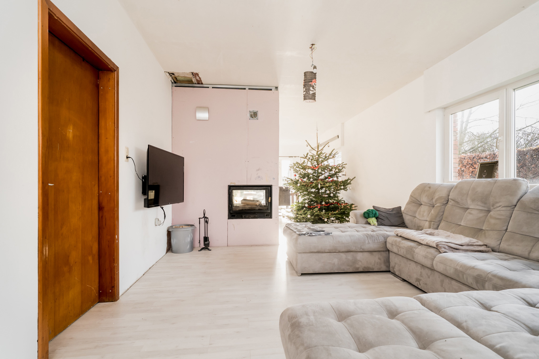 Woning met uitzonderlijk veel potentieel, ruimte en flexibiliteit - foto 2