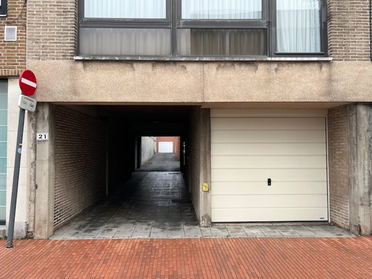 Garage box for rent in the center of Izegem. - photo 3