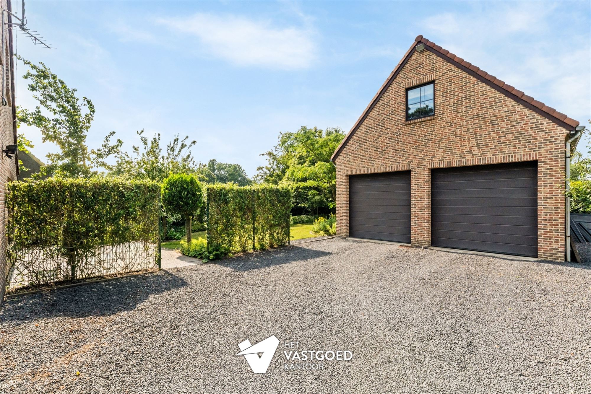 RUIME GEZINSWONING IN ZEER GEGEERDE WIJK IN VIVERSEL MET PRACHTIG AANGELEGDE TUIN EN WERKHUIS.  - foto 3