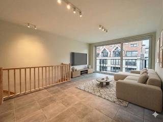 Le long de la Leopoldlaan à Knokke, nous trouvons ce récent appartement de 3 chambres à louer. L'appartement est équipé de tout le confort et...