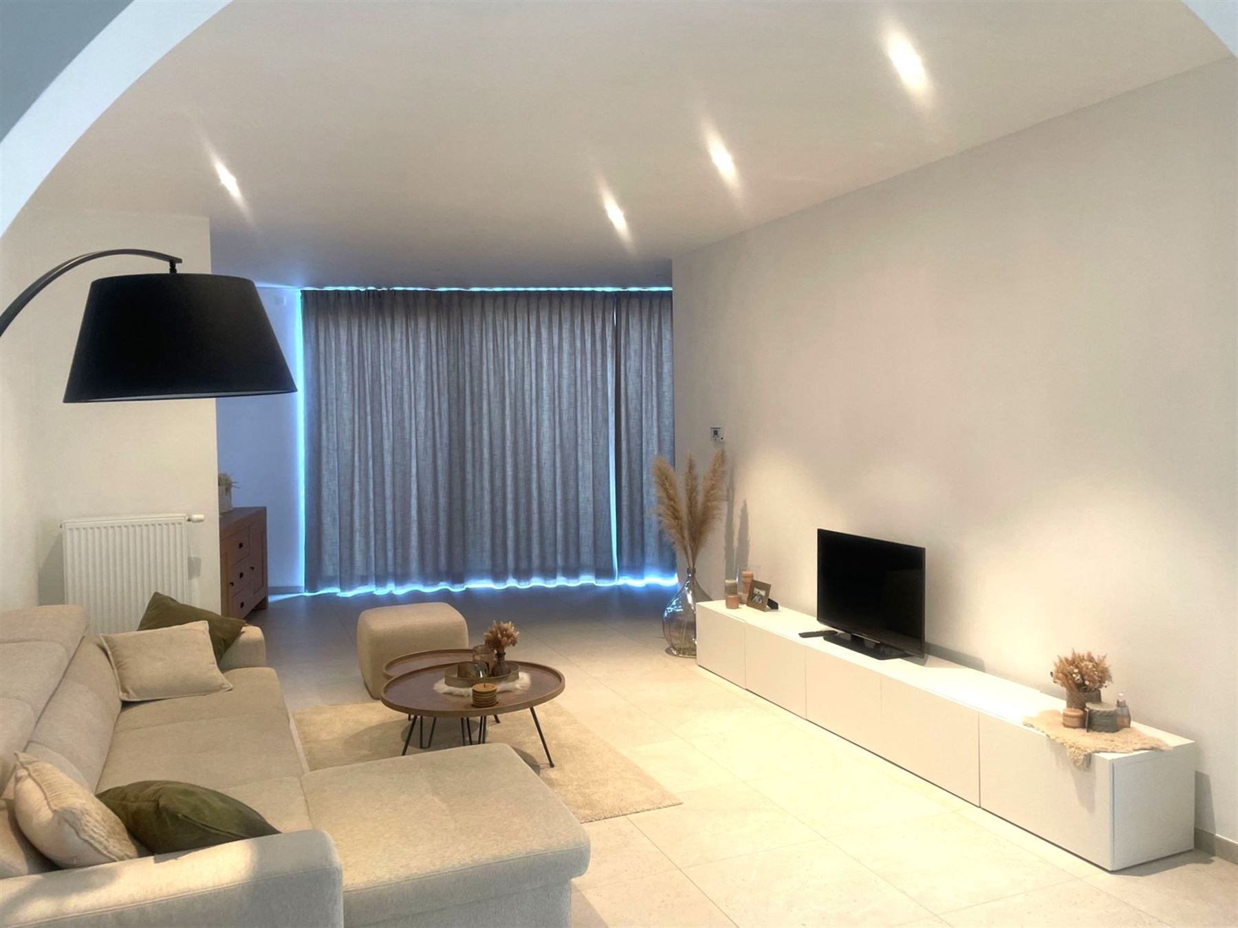 Tijdloze moderne woning met drie ruime slaapkamers  - foto 5