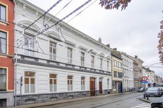 --- MARIE-ANTOINETTE --- Entre le Begijnhof et le Prinsenhof, près de la Rabotstraat 62-64, se trouve le projet « Hof ter Wallen », un...