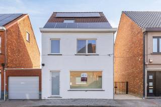 Maison rénovée énergétiquement à Deinze.Cette maison récemment rénovée avec pas moins de quatre chambres à coucher est située dans la Molenstraat à...