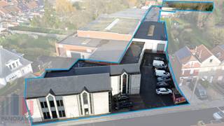 Dit veelzijdige bedrijfsgebouw is strategisch gelegen in de wijk Risquons-Tout, vlak bij de Frans-Belgische grens en geniet van een...